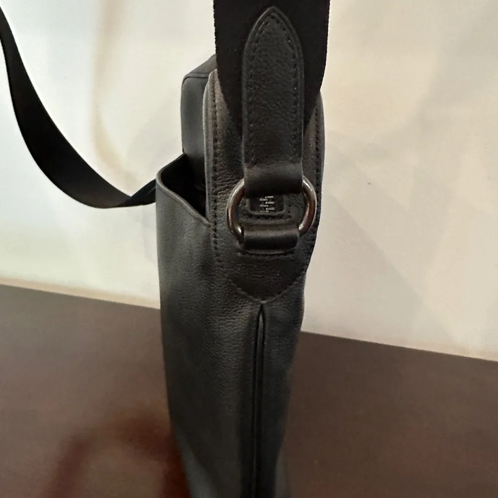 Coach Flight Messenger Crossbody Men’s Black Pebble Leather Bag C2057-F68014 EUC